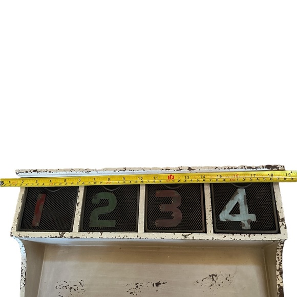 Rustic decor shelf with 4 metal removable baskets with 1-2-3-4 on baskets NWT - Picture 13 of 15